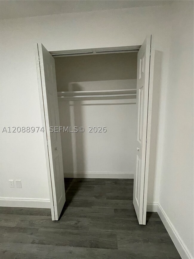 Building Photo - 2924 Sherwood Ln