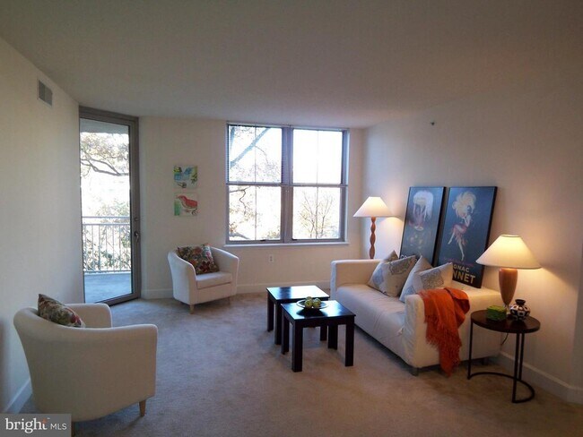 Building Photo - 11800 Sunset Hills Rd