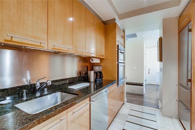 Building Photo - 2700 S Las Vegas Blvd