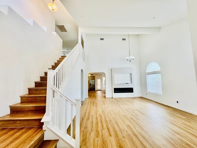 Building Photo - 13721 Santa Lucia Dr
