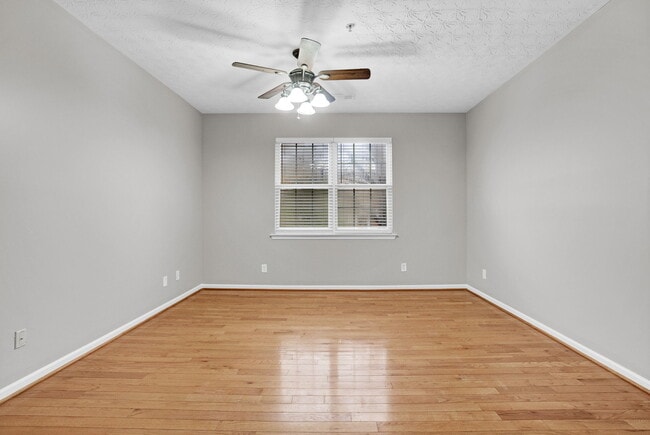 Building Photo - 241 Village Square Dr