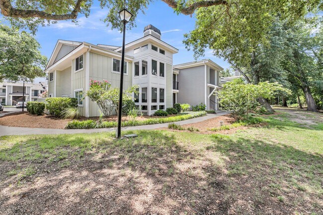 Building Photo - 266 Alexandra Dr