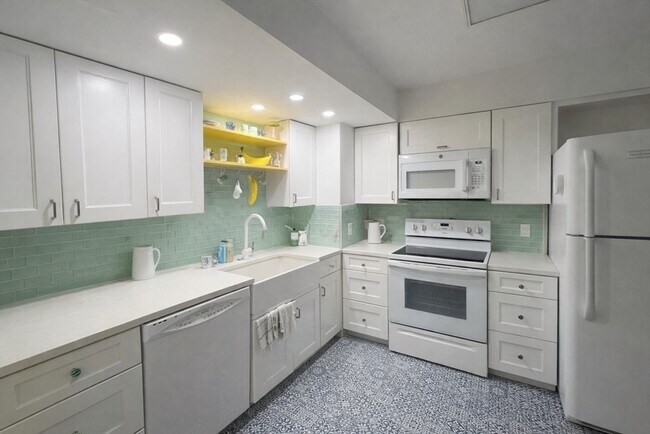 Building Photo - 250 Hammond Pond Pkwy