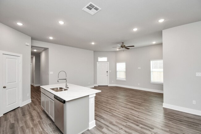 Building Photo - 21027 Bay Vlg Dr
