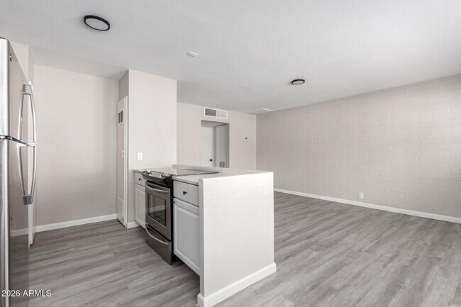 Building Photo - 405 S Priest Dr