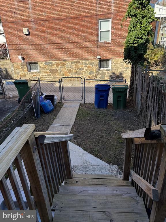 Building Photo - 830 Dumbarton Ave