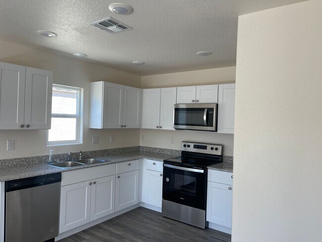 Building Photo - 2446 River Valley Cir