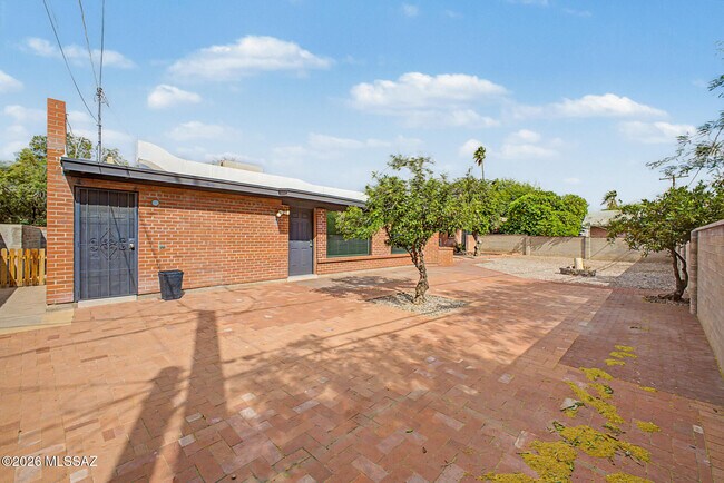 Building Photo - 5120 E Alberta Dr