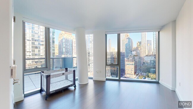 Building Photo - 635 W 59th St
