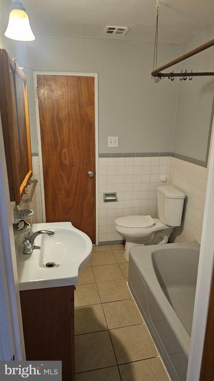 Building Photo - 6007 Bingham St