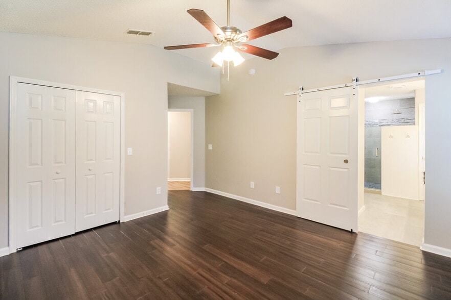 Building Photo - 597 Prosperity Lake Dr