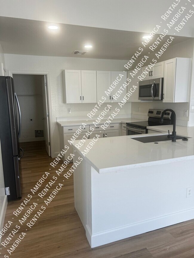 Building Photo - 3682 N French Pl