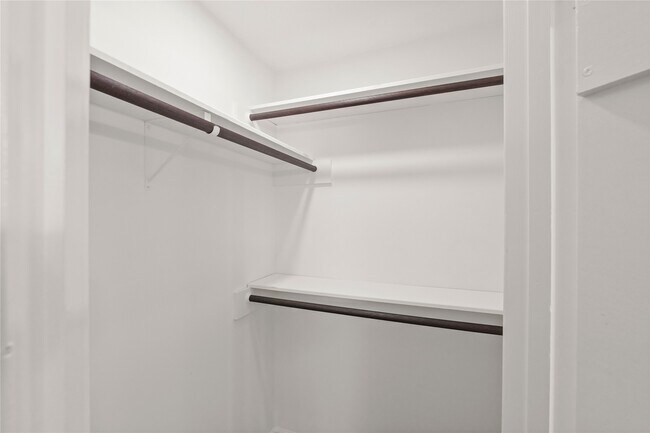 Building Photo - 3711 Fernview Dr