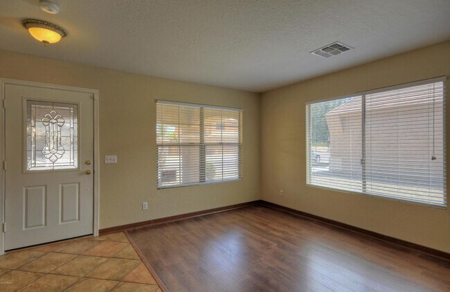 Building Photo - 2915 W Carson Rd
