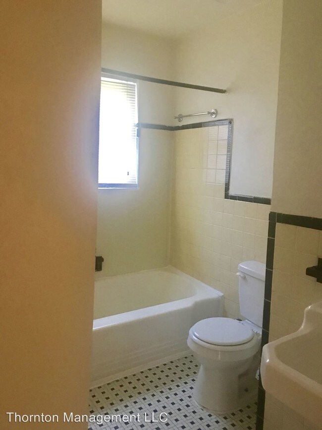 Building Photo - 913 Monument Ave