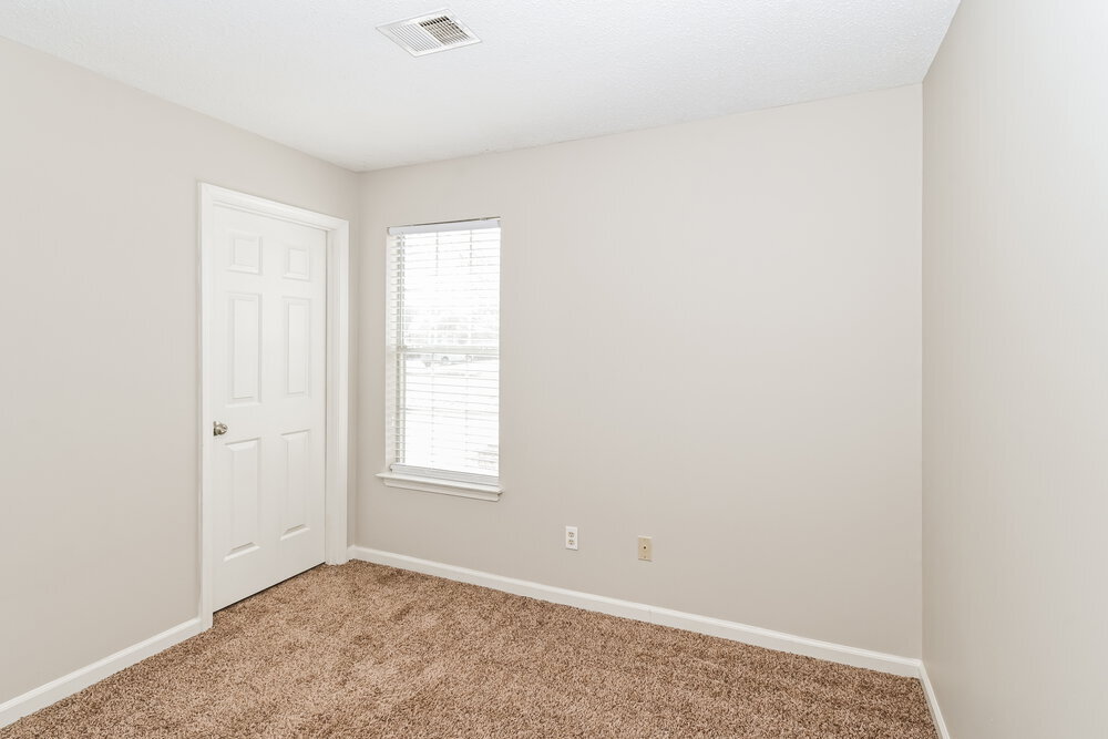 Building Photo - 7550 Roundleaf Dr