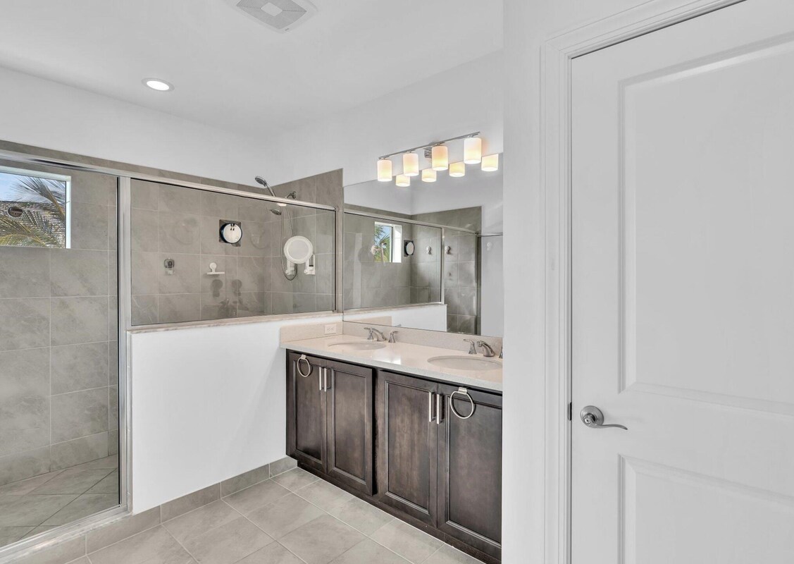 Building Photo - 556 Sanderling Cir