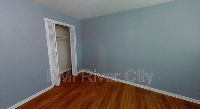 Building Photo - 5998 Greenwillow Ln S