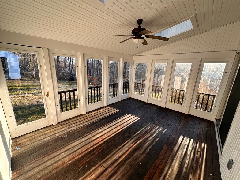 Sun porch - 53 Edinboro St