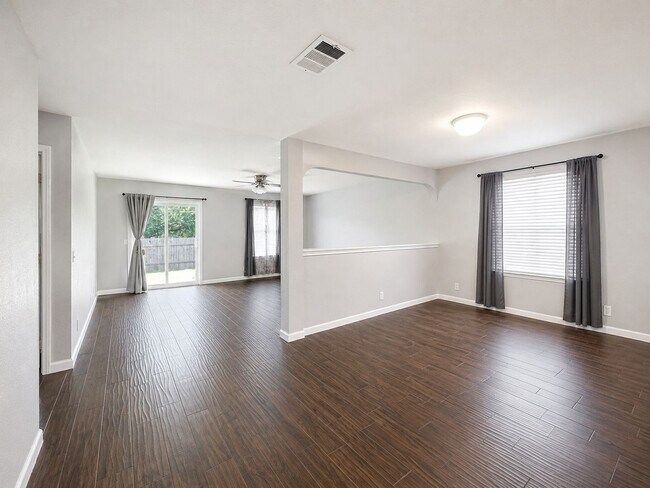 Building Photo - Move-In Ready 4-Bedroom Home Near Tesla, Airport & Downtown Austin