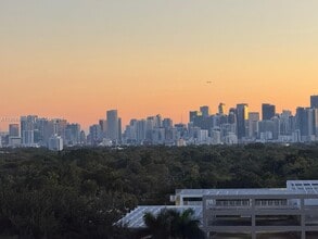 Building Photo - 2678 Tigertail Ave