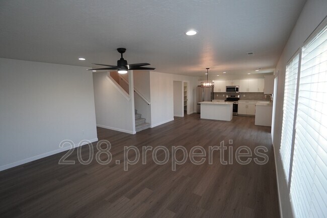 Building Photo - 5813 W Stavros St