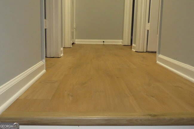 Building Photo - 2060 Bedford Ct