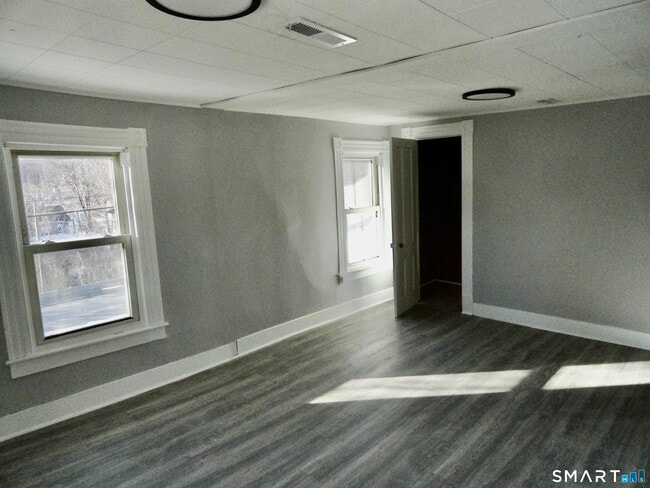 Building Photo - 830 Main St