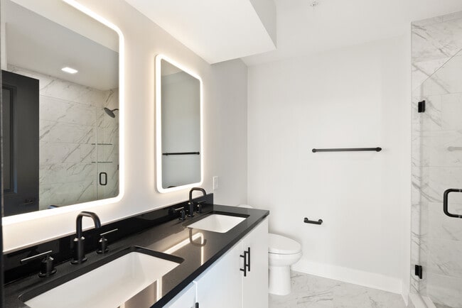 Building Photo - 701 N Henry St