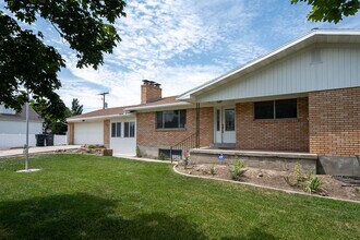 Building Photo - 11044 S Temple Dr