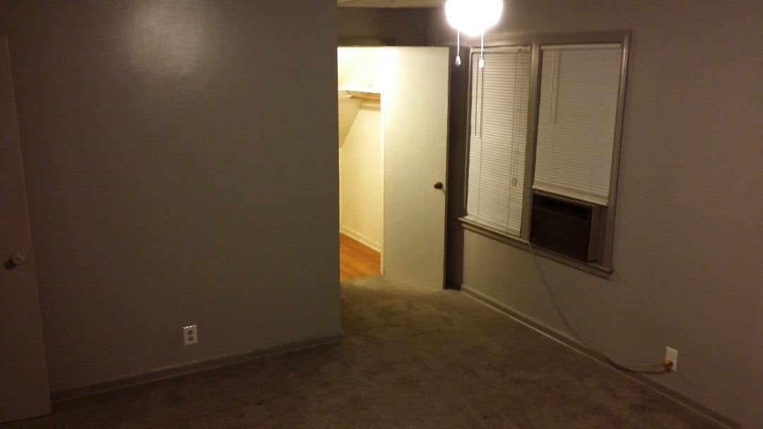 Building Photo - 1417 W Short Ave