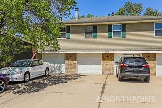 Building Photo - Radiant Unit Townhome | 2 BR/1.5BA | 1-Car Garage |