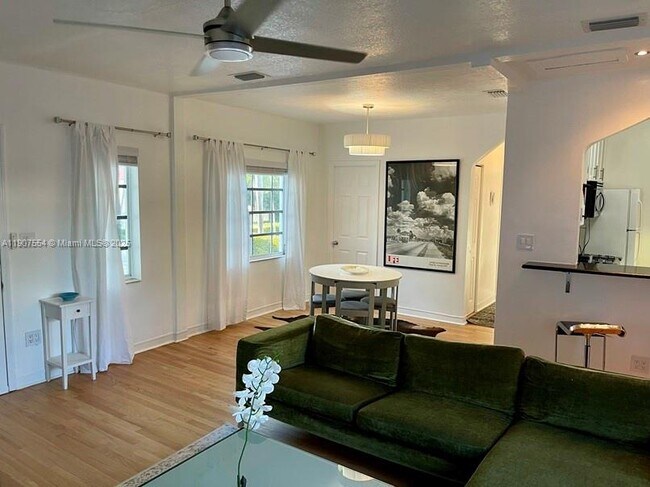 Building Photo - 750 Española Wy