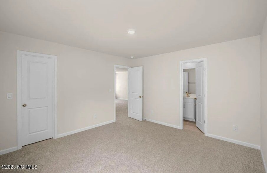 Building Photo - 1227 Middlecrest Dr