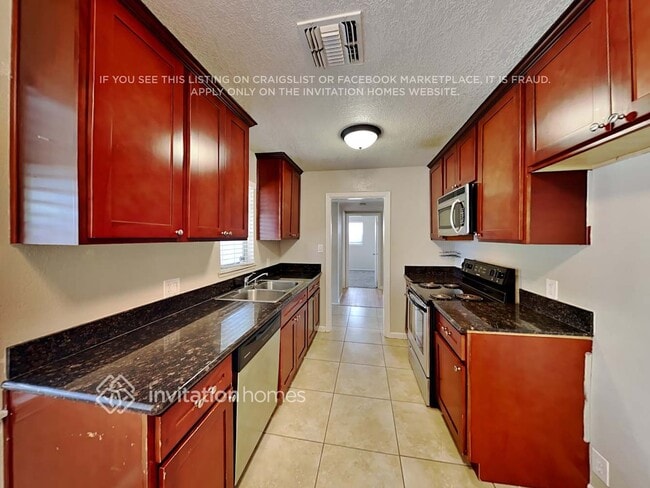 Building Photo - 4300 42nd Ave