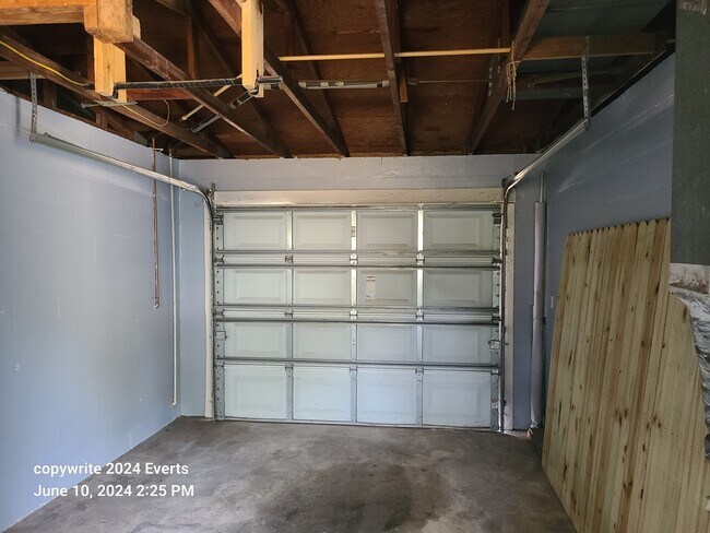 Building Photo - 922 Keene Rd