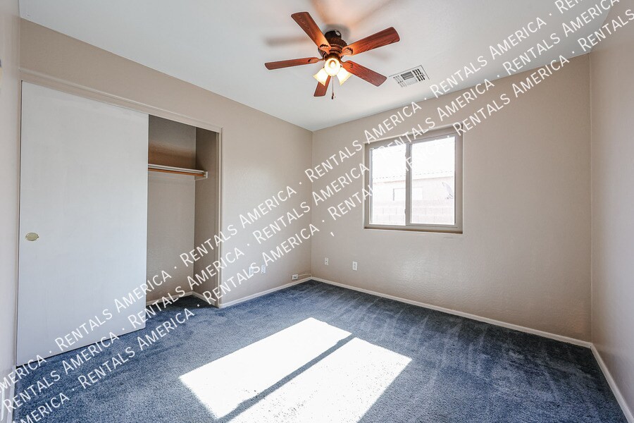 Building Photo - 9714 W Heber Rd