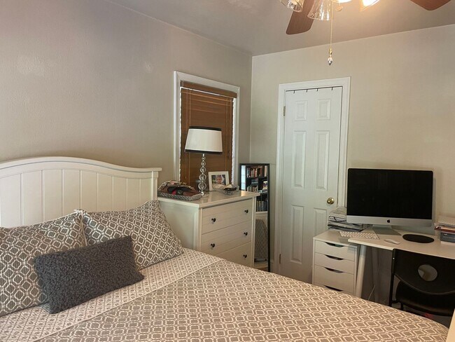 Building Photo - Crestview Home walking distance to Normaltown