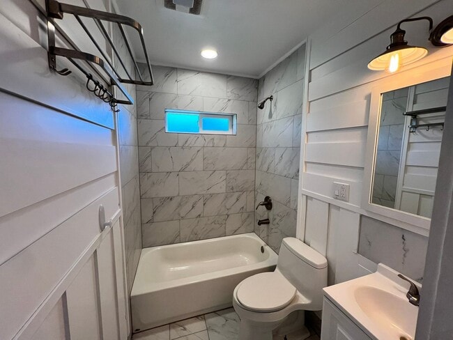 Building Photo - Remodeled Home in Old SW near Reno High