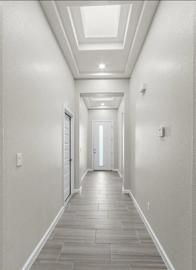 Building Photo - 265 Emerald Sun Dr