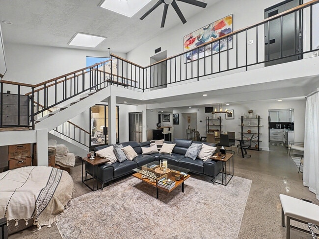 Building Photo - 9608 Merion Cir NE
