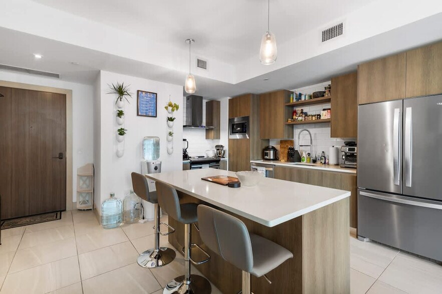 Building Photo - 298 SE 2nd Ave