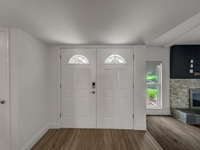 Building Photo - 1121 Bass Dr