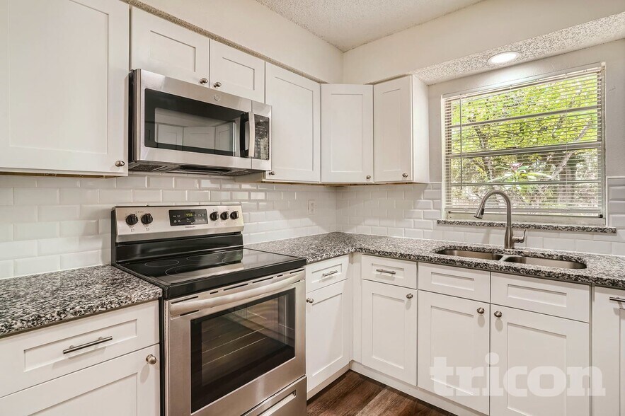 Building Photo - 4926 Haines Rd N