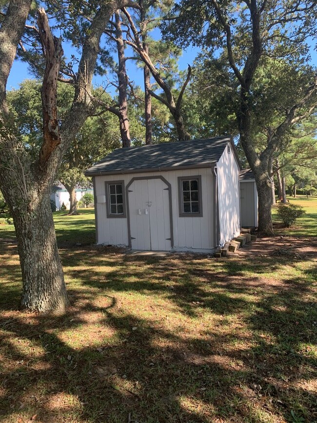 Building Photo - 3 Bedroom 2 Bath Home in Point Harbor Avai...