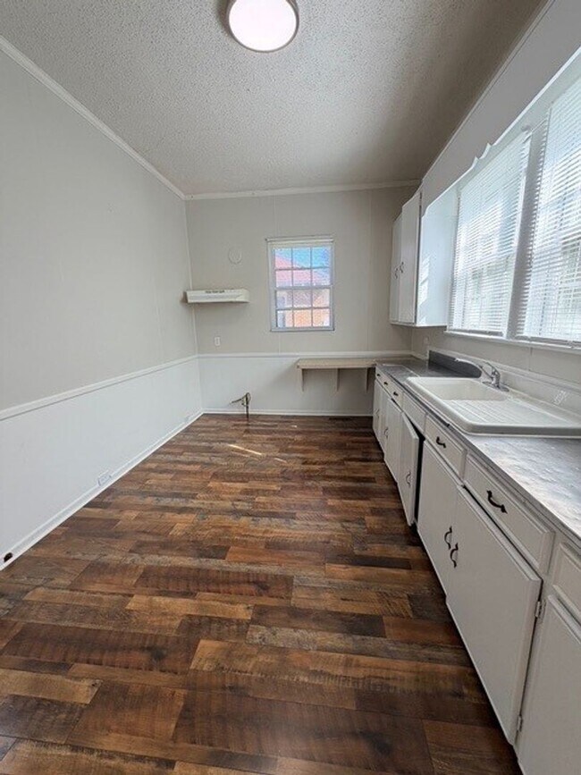 Building Photo - 727 Truett Ave