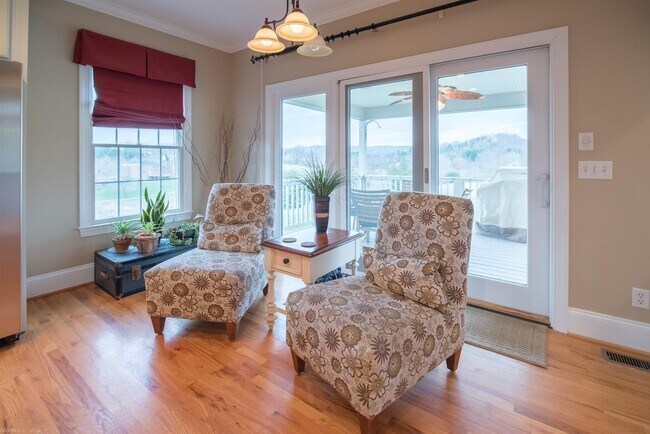 Building Photo - Charming Wyatt Farms Home with Stunning Vi...