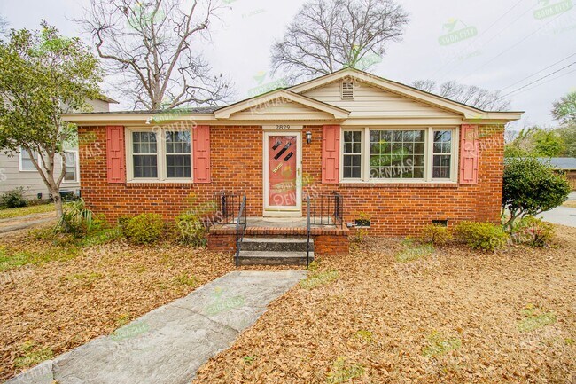 Building Photo - Charming Shandon Corner Lot Home – Hardwood Floors, Fenced Yard + $500 Off 2nd Month!