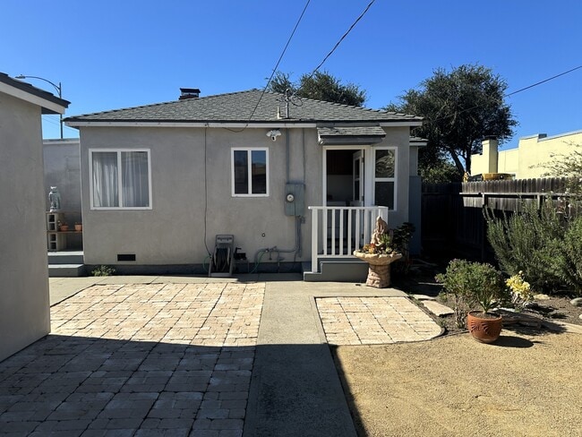 Building Photo - 338 S F St