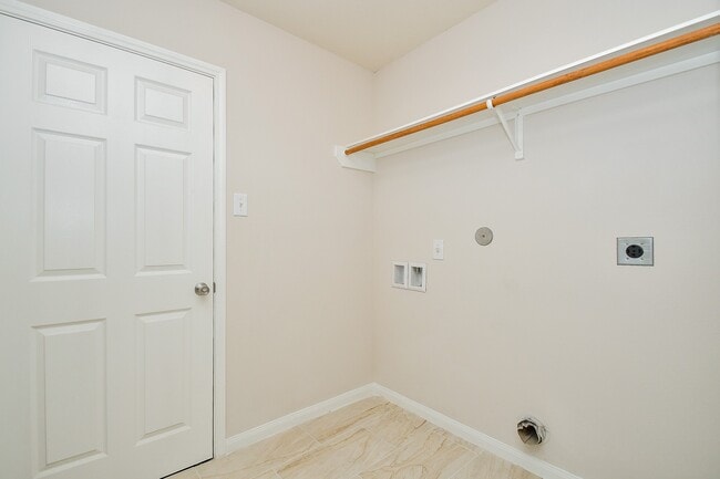 Building Photo - 17119 Hawks Landing Dr